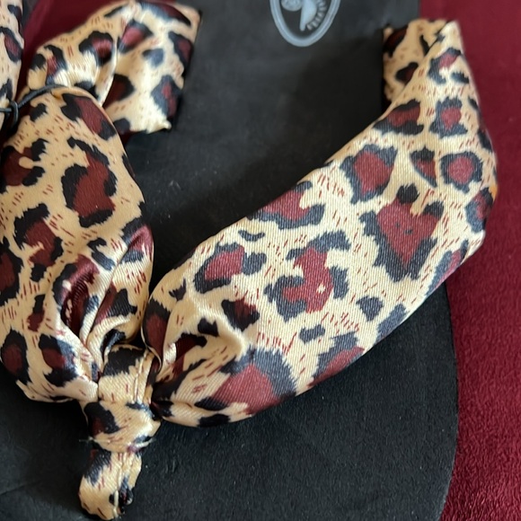 NWT Silky animal print thong sandals (size M 7/8) - Picture 2 of 3